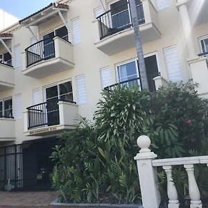 https://villa-vaucluse-apartments.queenslandhotels.net